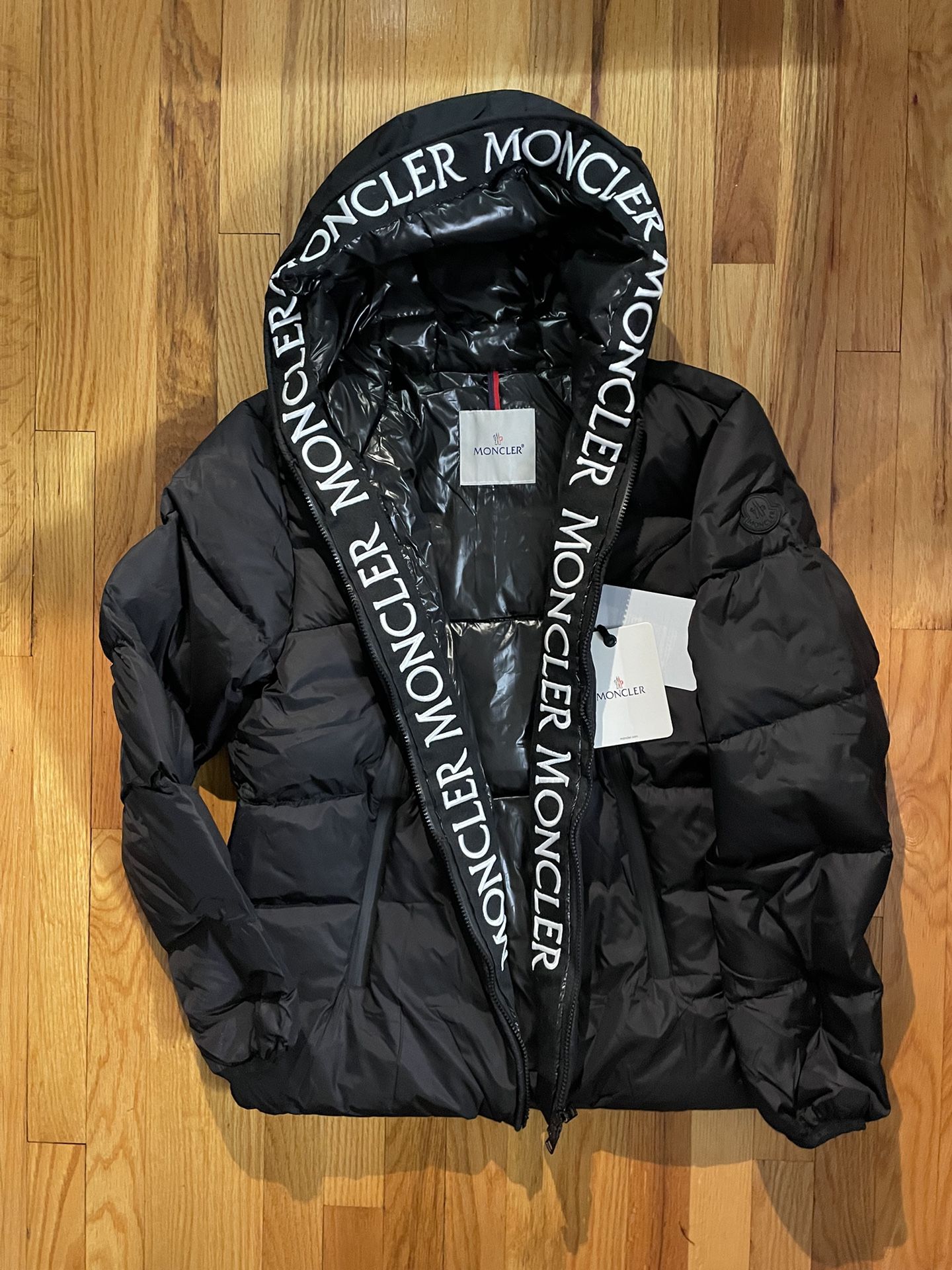 Moncler Jacket (M,XL)
