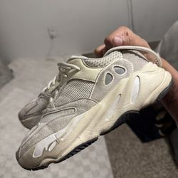 yeezy 700 analog 