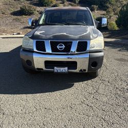 Nissan Titan  4WD V8