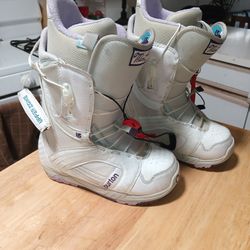 Women's Burton Snowboarding Boots Size 5 And 1/2 In Like New Condition
