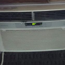 Air Conditioner - In window (free) 