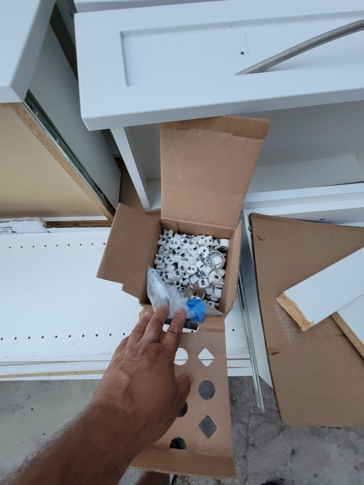 FREEEEE Closet Shelves 