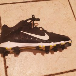 Brand New Nike Women's Cleats - size 8