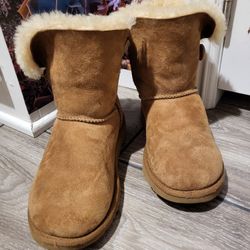 UGG Australia 5991 Genuine Lambskin Womens 5.5