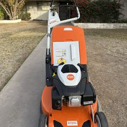 Commercial Lawn Mower 