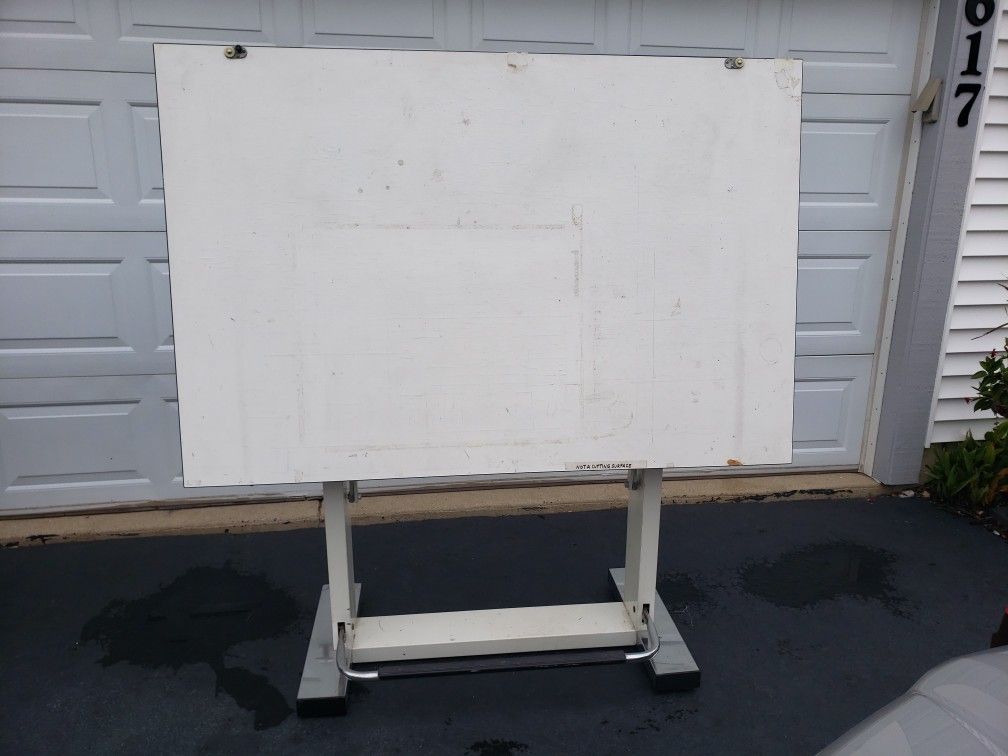 Leonar Neolt Drafting Table Italy (Used) for Sale in Carol Stream, IL