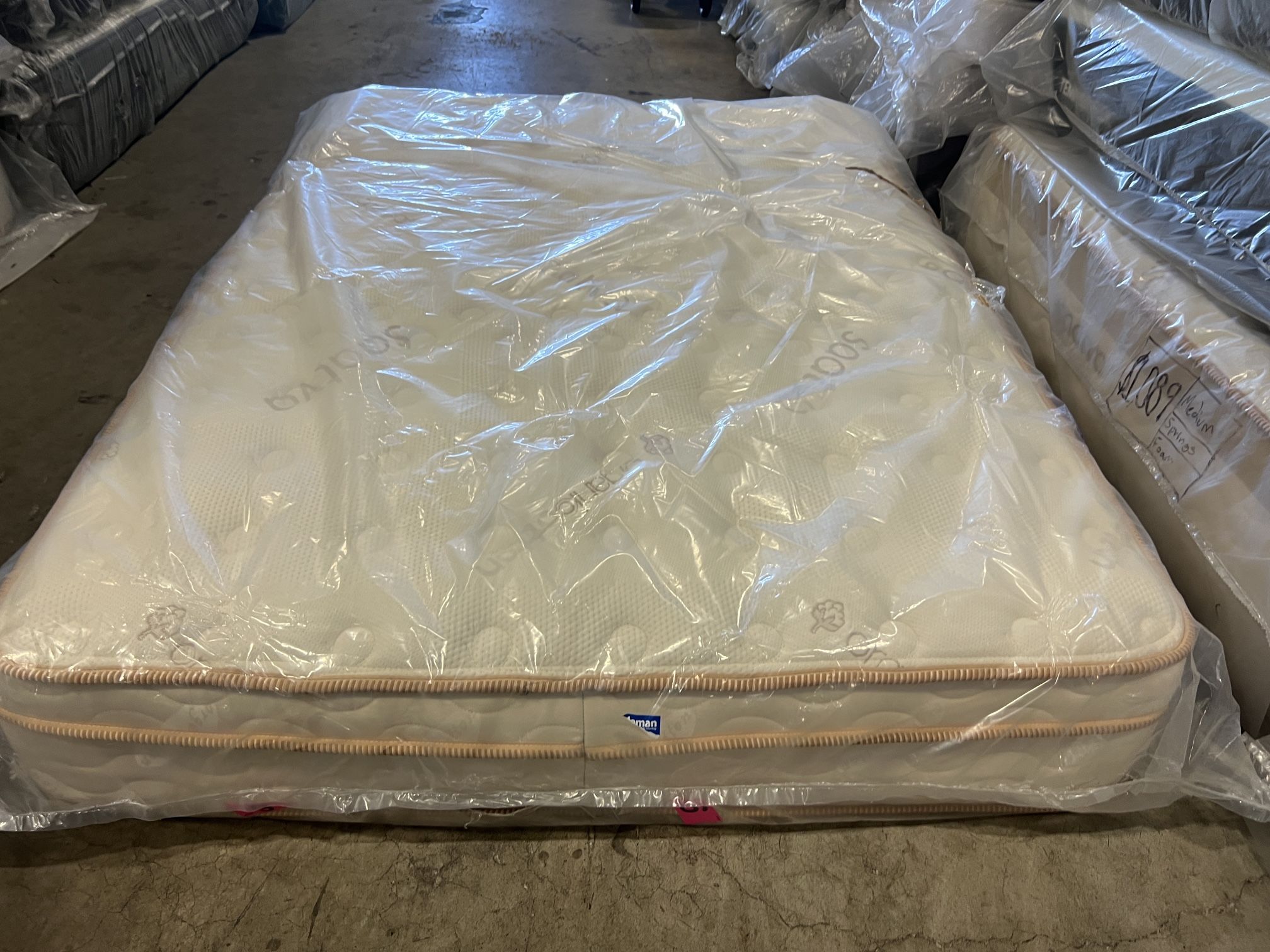 ✨Full Mattress Saatva Classic Firm ✨