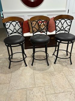 3 beautiful barstools