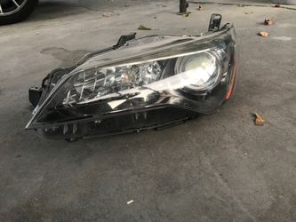 2015 Toyota Camry Lt headlight