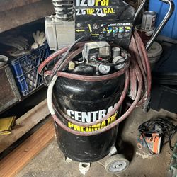 Central Pneumatic 125 PSI 2.5 HP 21 Gallon Air Compressor for