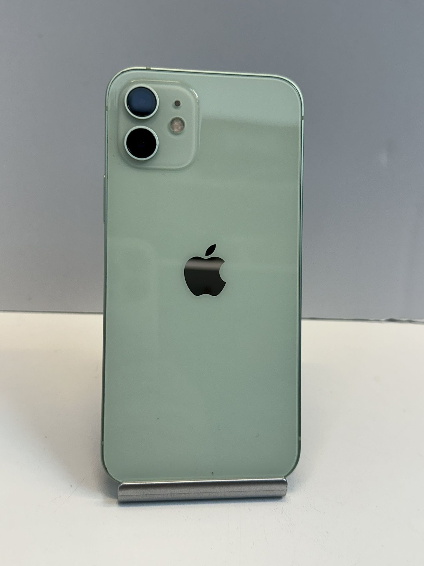 Apple iPhone 12 64gb. ( Fully Unlocked )