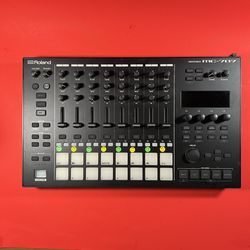 Roland MC 707 GrooveBOX Synth Drum Machine