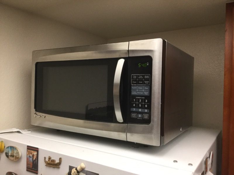 Magic Chef Model HMM1611ST 1.6 cu. ft. Countertop Microwave in Stainless Steel