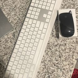 Apple Magic Keyboard & Mouse Bundle