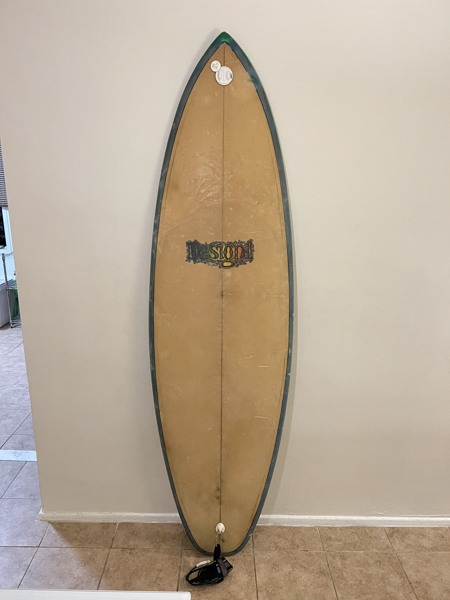 Vintage Surfboard by DESIGN1