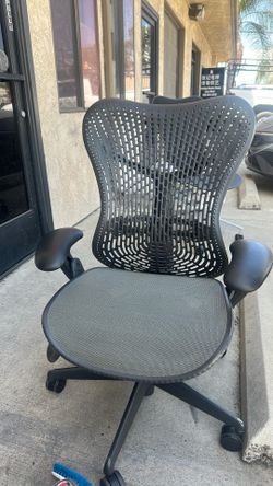 Mirra chairs in great condition