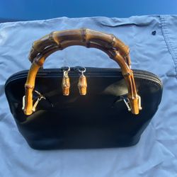 GUCCI Find leather purse small in size used but in per in great condition