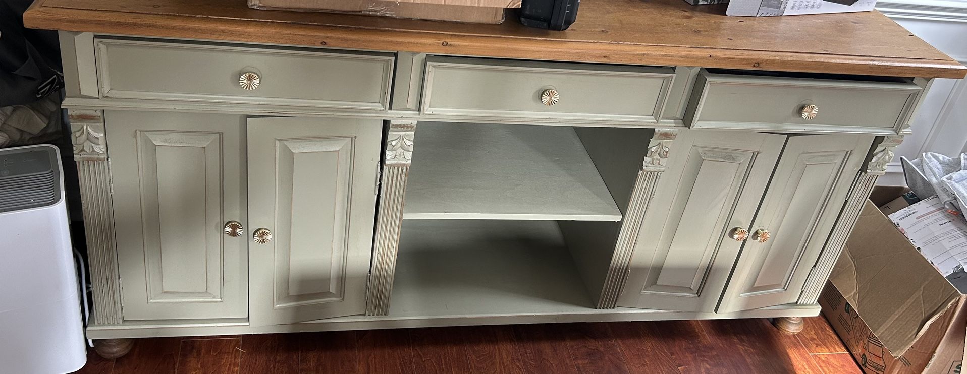 Dresser/ Entertainment Dresser 