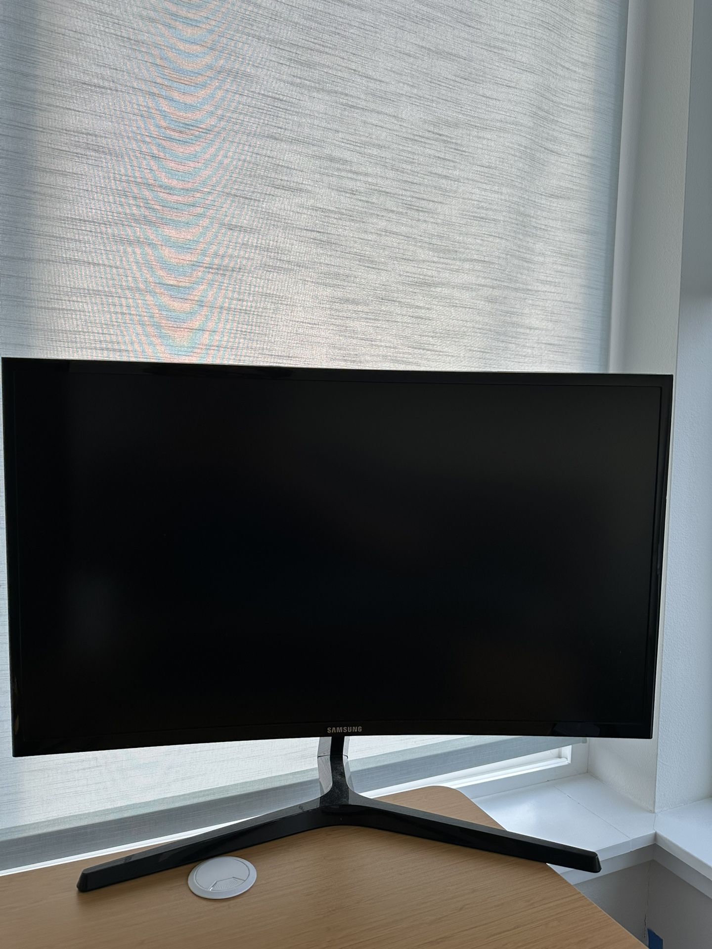 Curved Monitor 27”