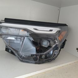 SUBARU FORESTER OEM LEFT SIDE HEADLIGHT
