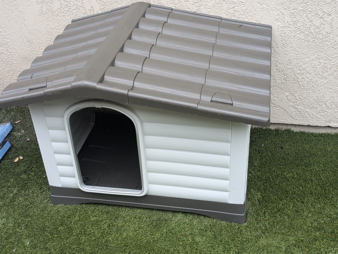 Ferplast medium dog House