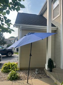 9' Outdoor Patio Umbrella, Outdoor (TILTING ONLY)!