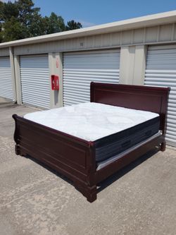 King 👑 size bed frame solid wood