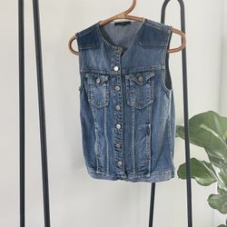 Forever21 denim jean vest.   Bin S