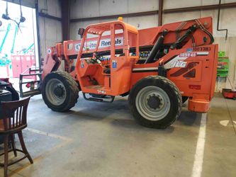 Reach forklift