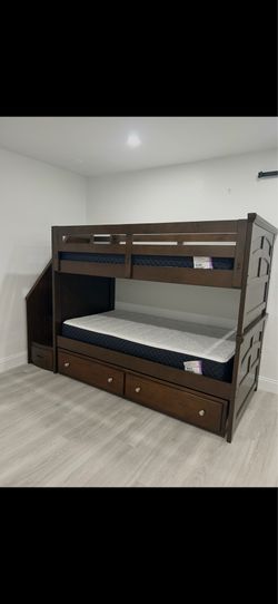 Twin/Twin Step Bunk Bed