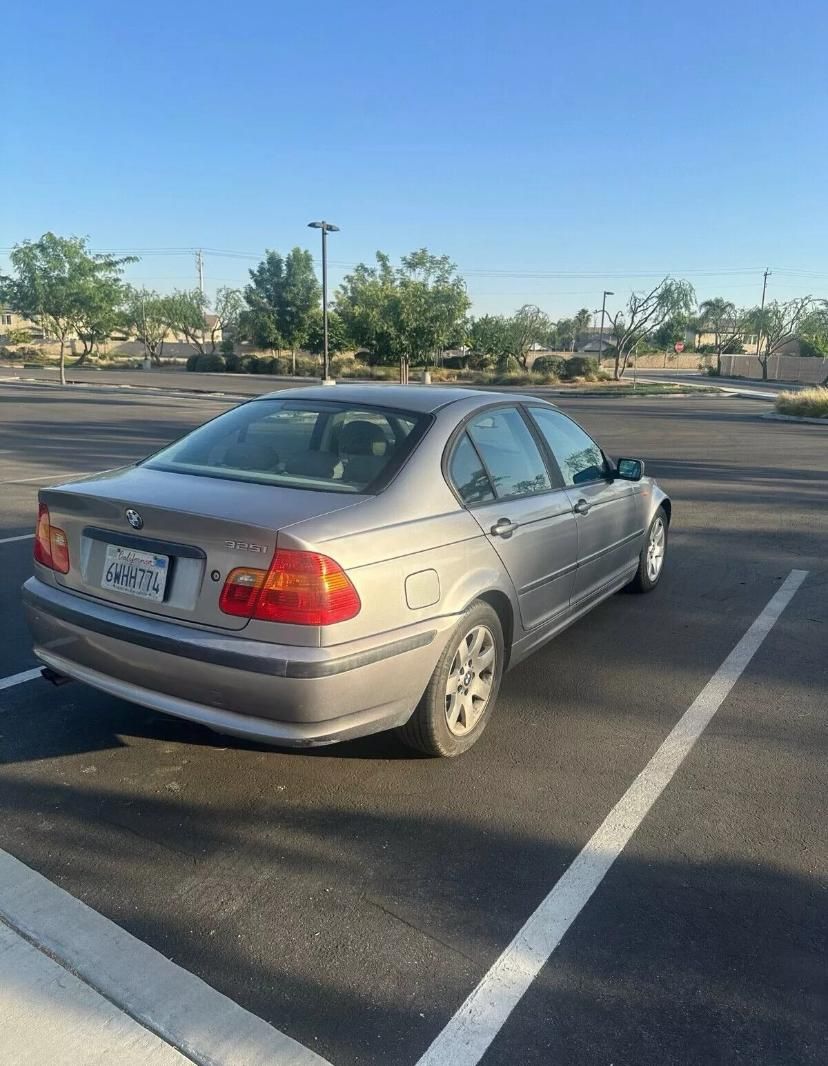 2003 BMW 325i