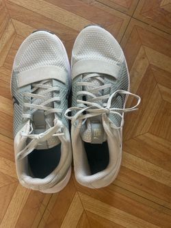 Women Nike Size 8