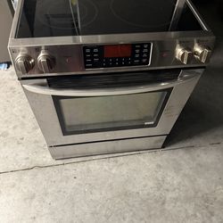 (Price Is $$350)Whirlpool slide in stove