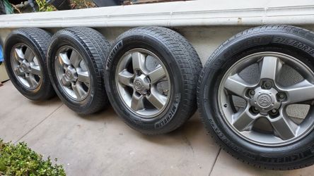 Toyota Landcruiser wheels and tires