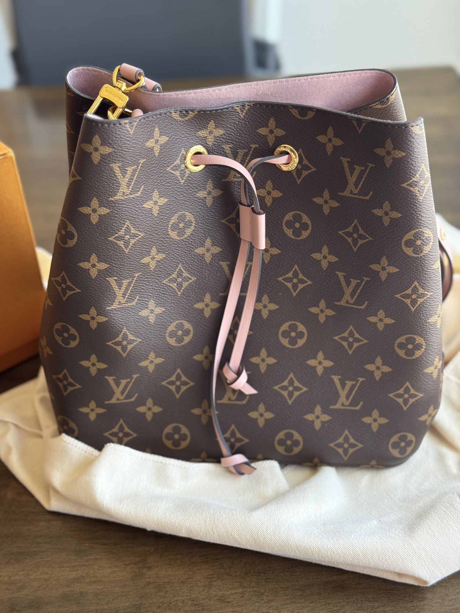 Louis Vuitton Neonoe MM Rose Color