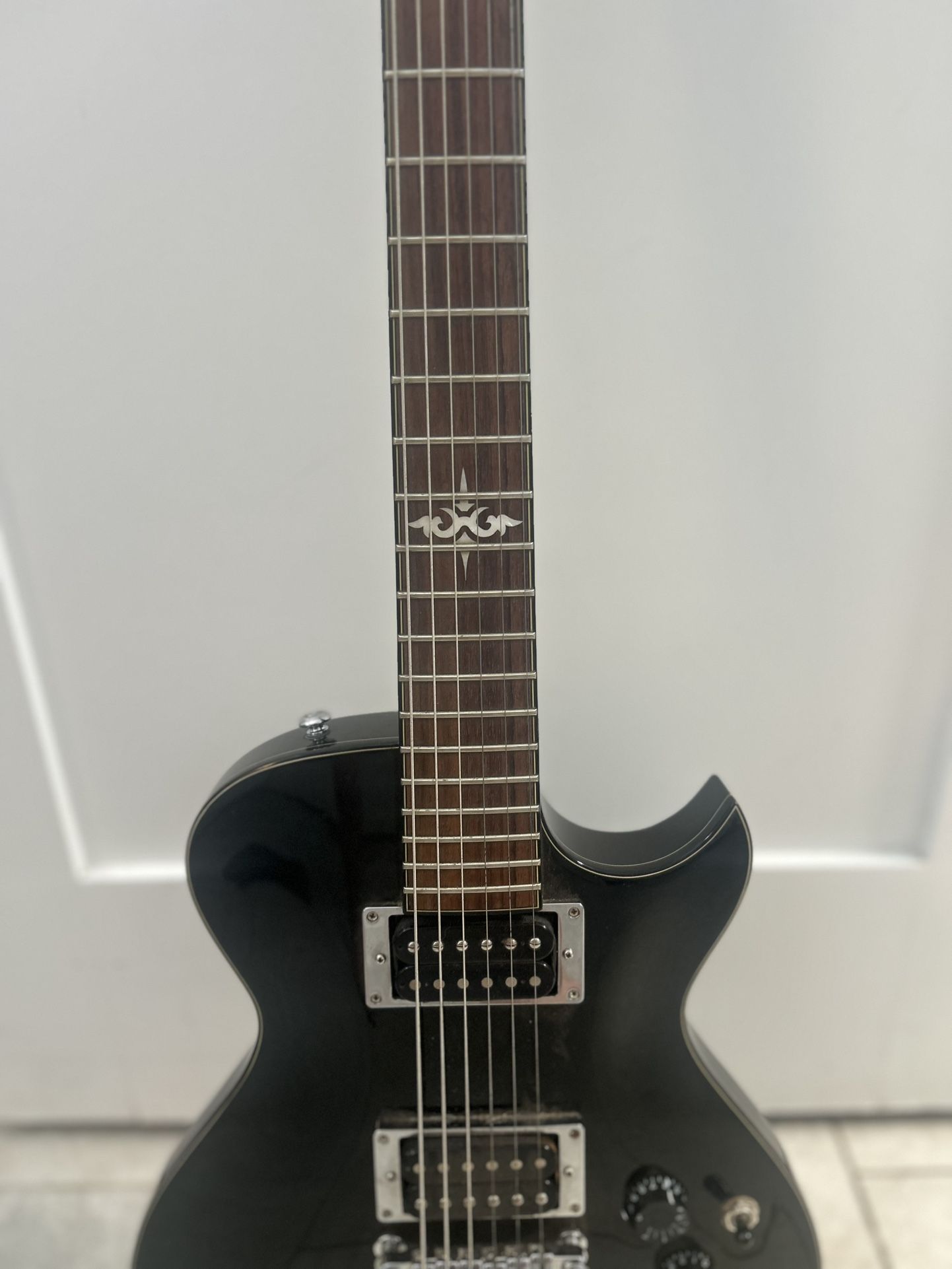 Used Ibanez art 300 All Black With levys Soft Travel Case