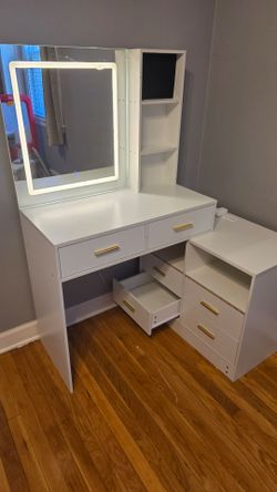 Free toddler vanity.