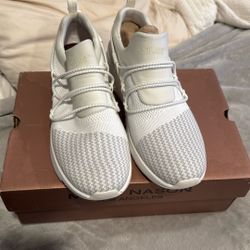 Women’s New Mark Nason Skechers Joggers Size 9.5