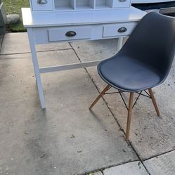 White desk with chair