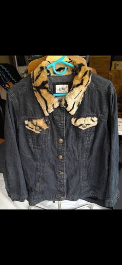 vintage black denim jacket featuring a fluffy tiger-stripe faux-fur collar