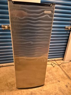Frigidaire Upright Freezer Silver 6.5 cu Liters (PICKUPS ONLY, NO DELIVERIES)