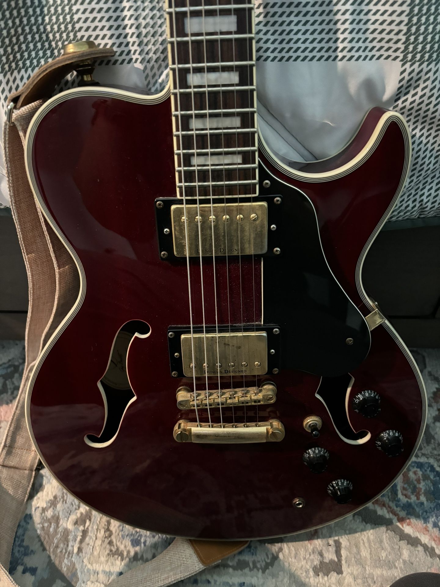 Samick Greg Bennett Royale RL4 Semi Hollow Guitar