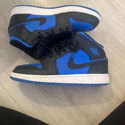 Blue black jordan1 (with box)