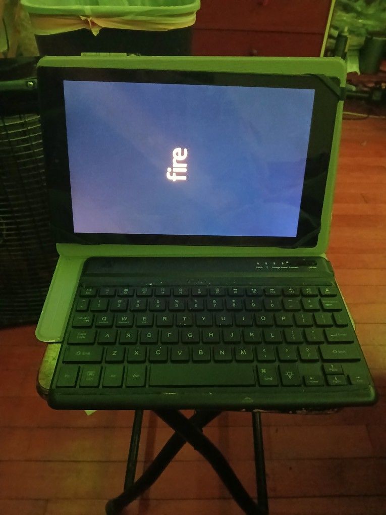 Amazon 10 Inch With Synced Light Up Keyboard