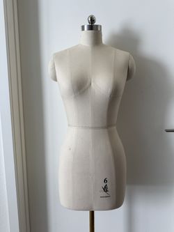 Size 6 Mannequin