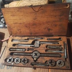 Tap and die set
