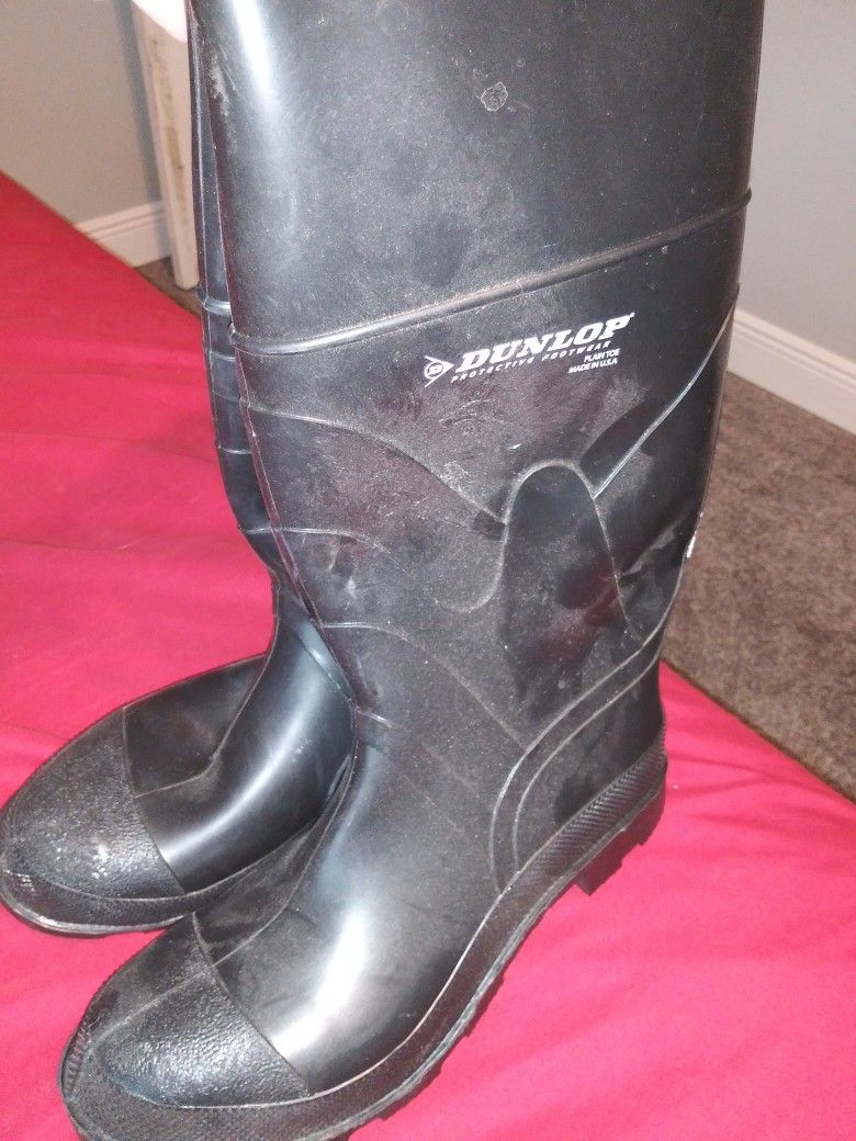 Mens Dunlop Work Boots For Rain Or Cement. Mens Size 12