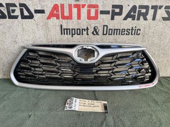w/scratches 2020 - 2021 - 2023 TOYOTA HIGHLANDER FRONT GRILLE OEM AY67658 w/ emblem