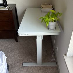 Tresanti Adjustable Height Desk | Standing Desk (new one:320$)