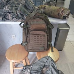 Small HIGHLAND TACTICAL Backpack , very good conditions, Original Military 